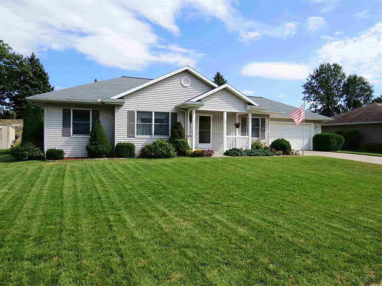 426 Hillcrest Dr, Goshen, IN 46528 photo 1