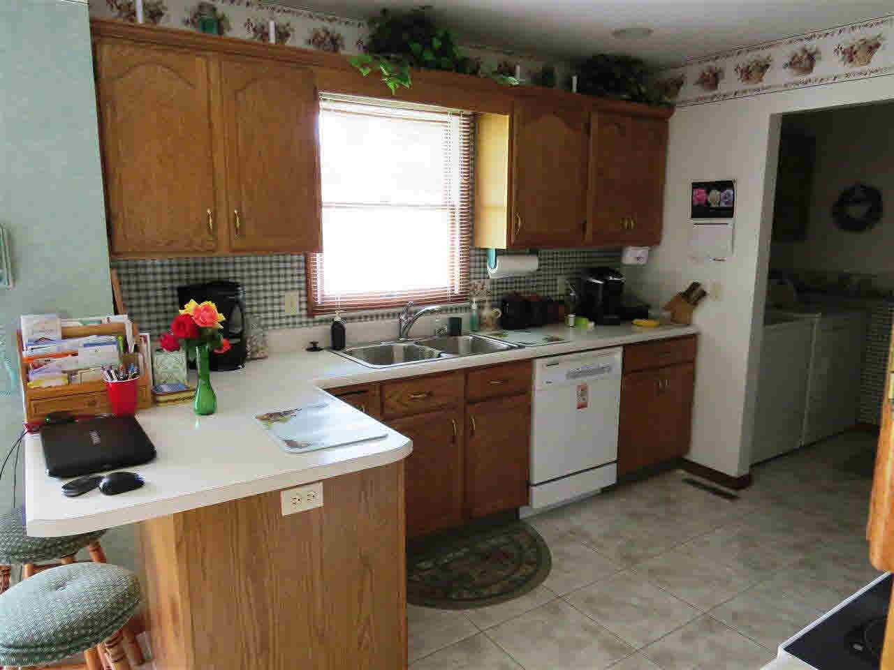 426 Hillcrest Dr, Goshen, IN 46528 photo 2