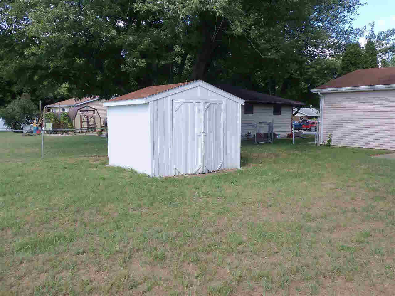 18886 1st St, New Paris, IN 46553 photo 3