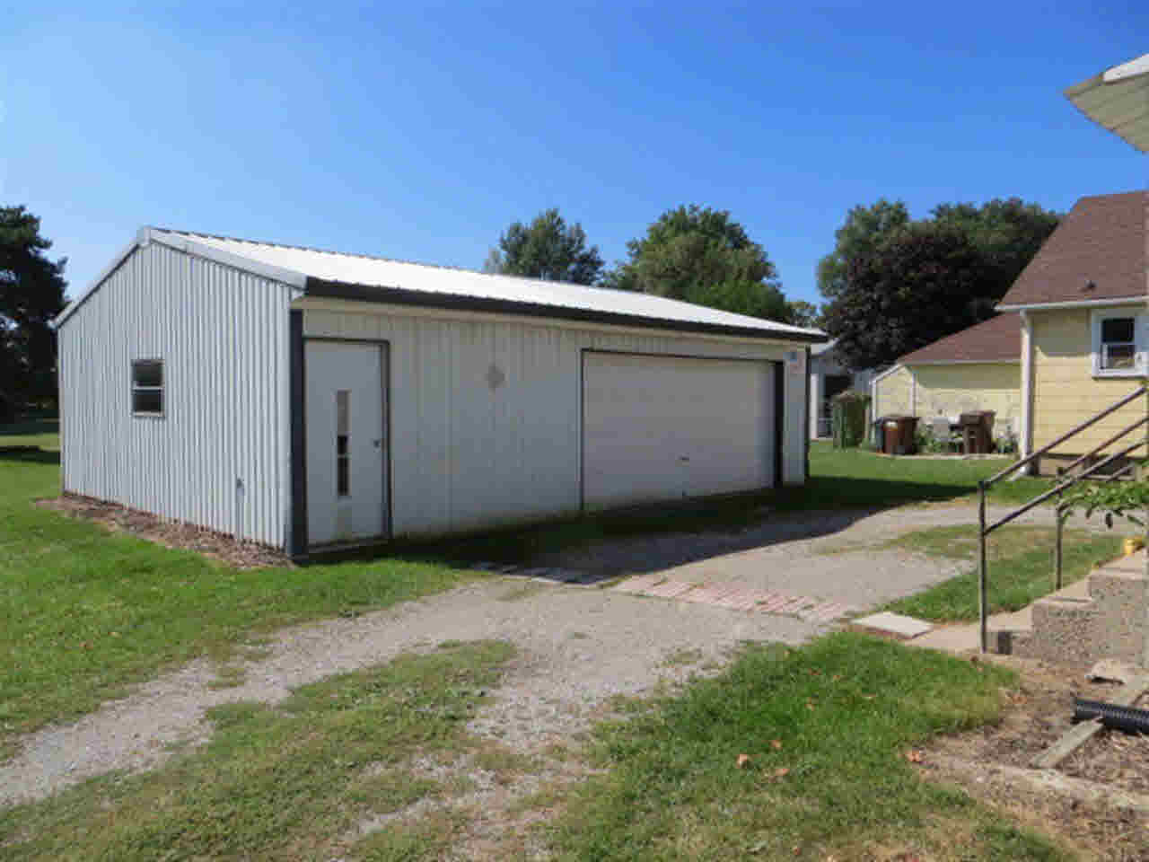 654 E Wayne St, Kendallville, IN 46755 photo 5