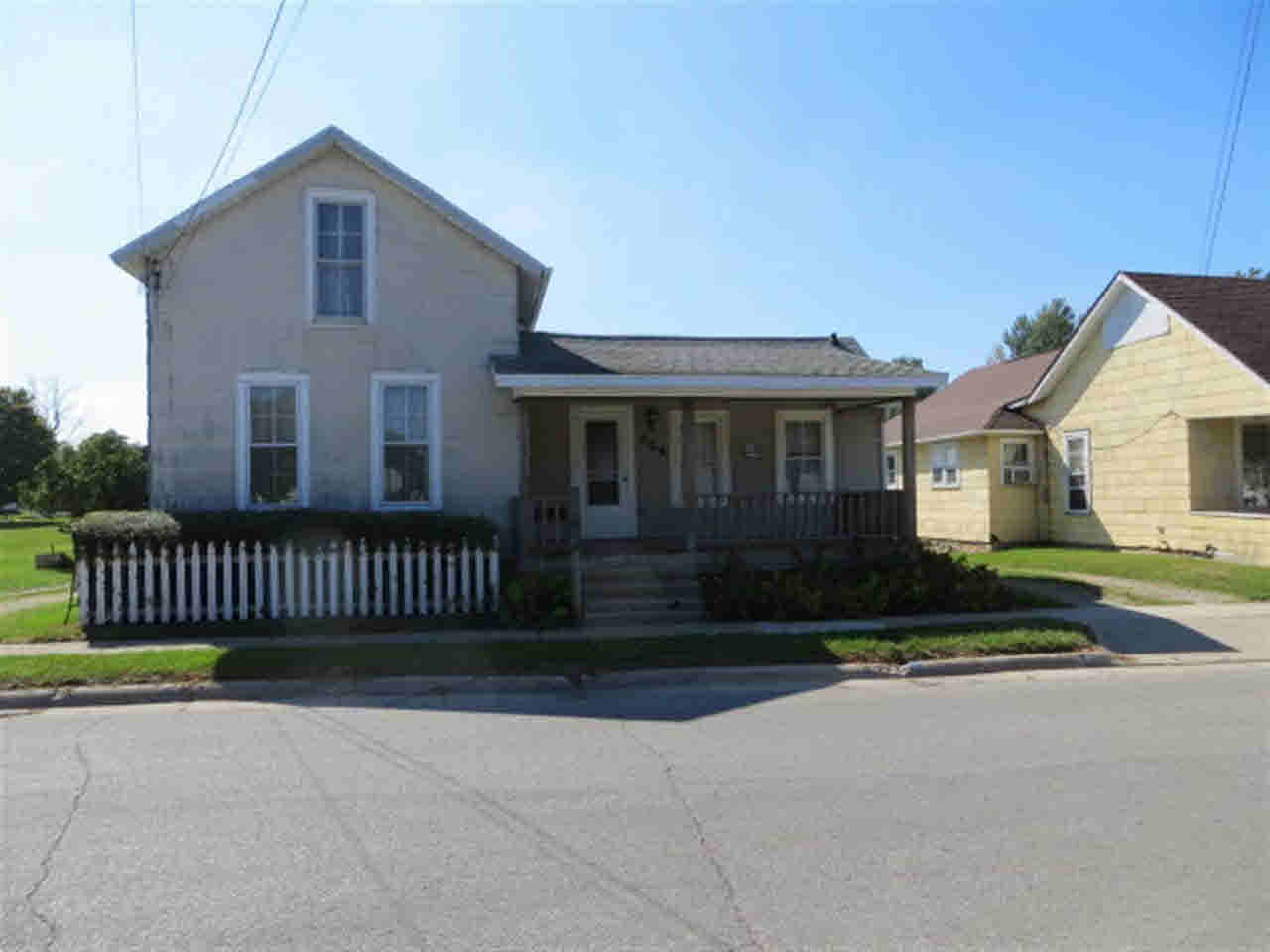 654 E Wayne St, Kendallville, IN 46755 photo 1