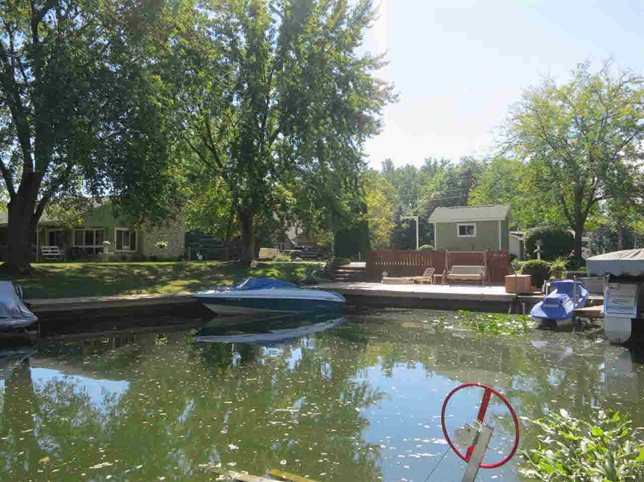 12104 N Mohican Dr, Syracuse, IN 46567 photo 1