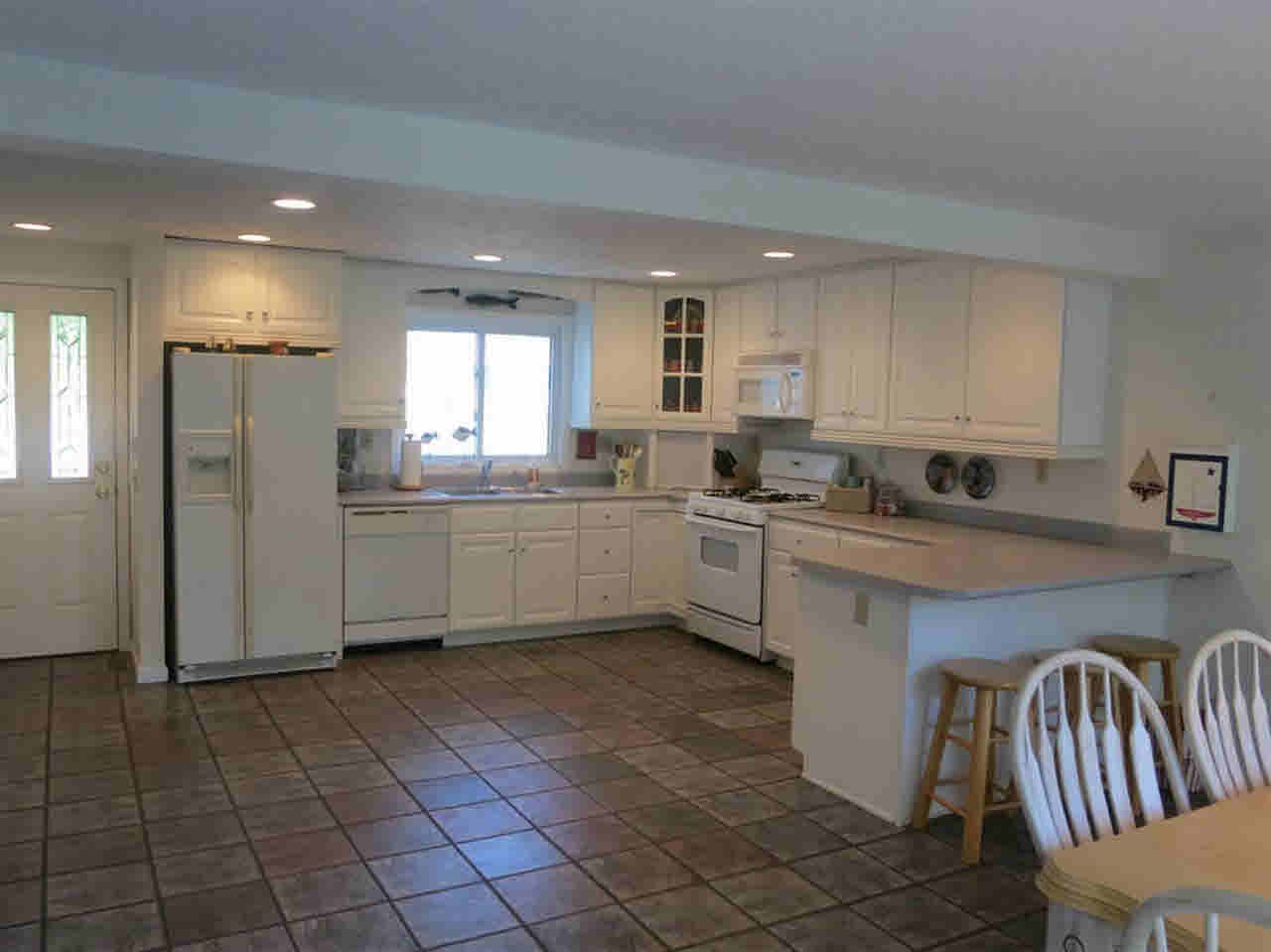 12104 N Mohican Dr, Syracuse, IN 46567 photo 2