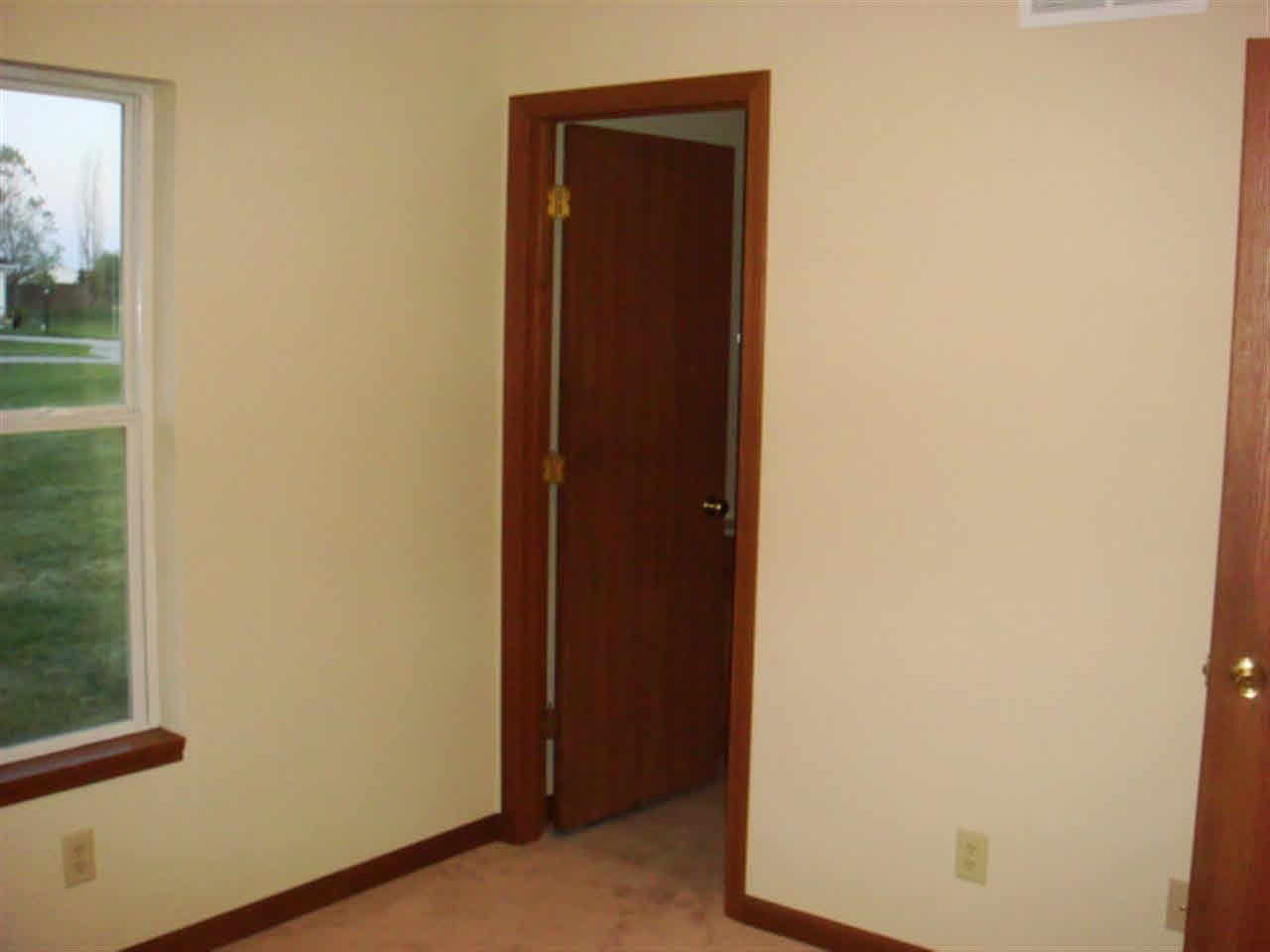 2732 Lismore Dr, Goshen, IN 46526 photo 8