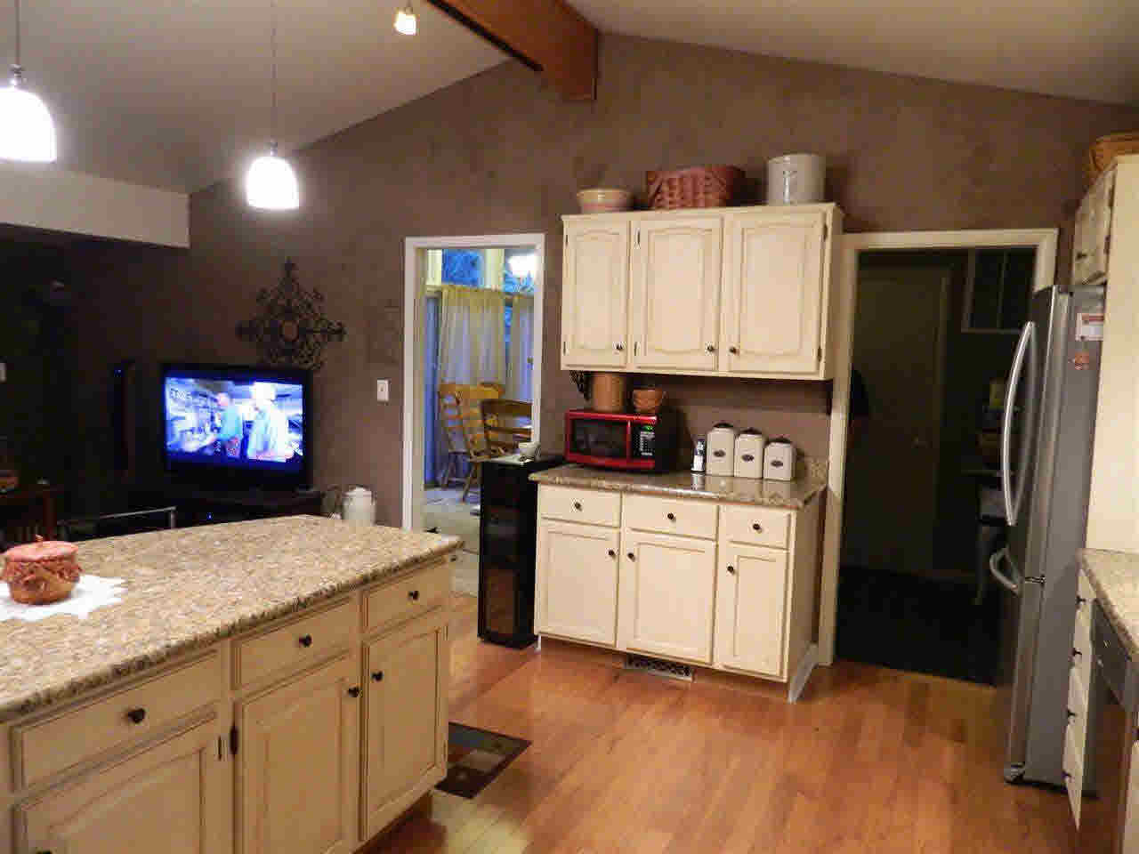 1521 Dogwood Dr, Elkhart, IN 46514 photo 5