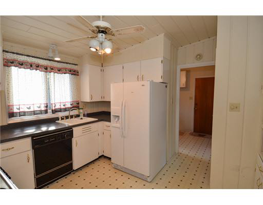 1663 Southbrook Dr, South Bend, IN 46614 photo 9