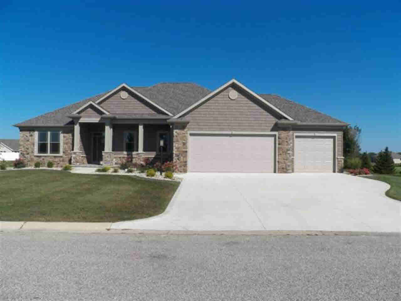 57776 Hillside Dr, Goshen, IN 46528 photo 1