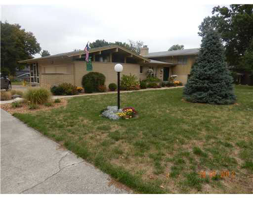 1901 Ridgewood Cir, South Bend, IN 46617 photo 1