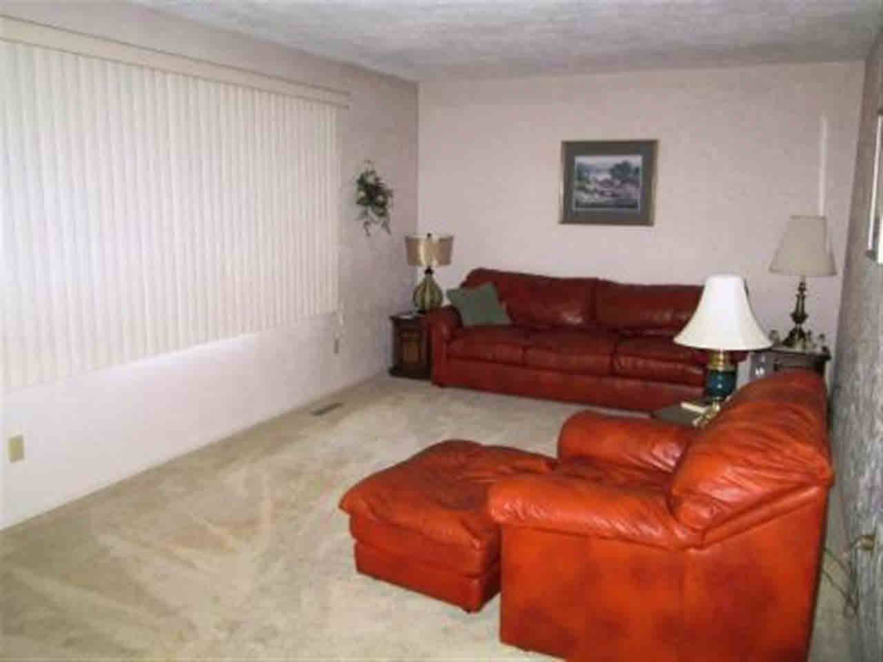 206 Hawthorne Dr, Goshen, IN 46526 photo 3