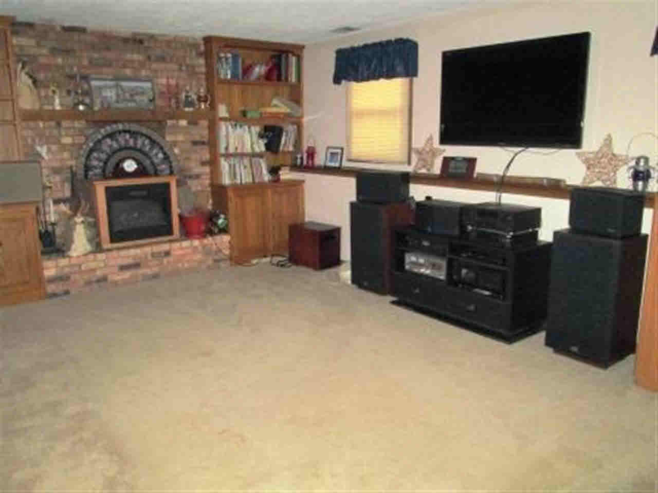 206 Hawthorne Dr, Goshen, IN 46526 photo 15