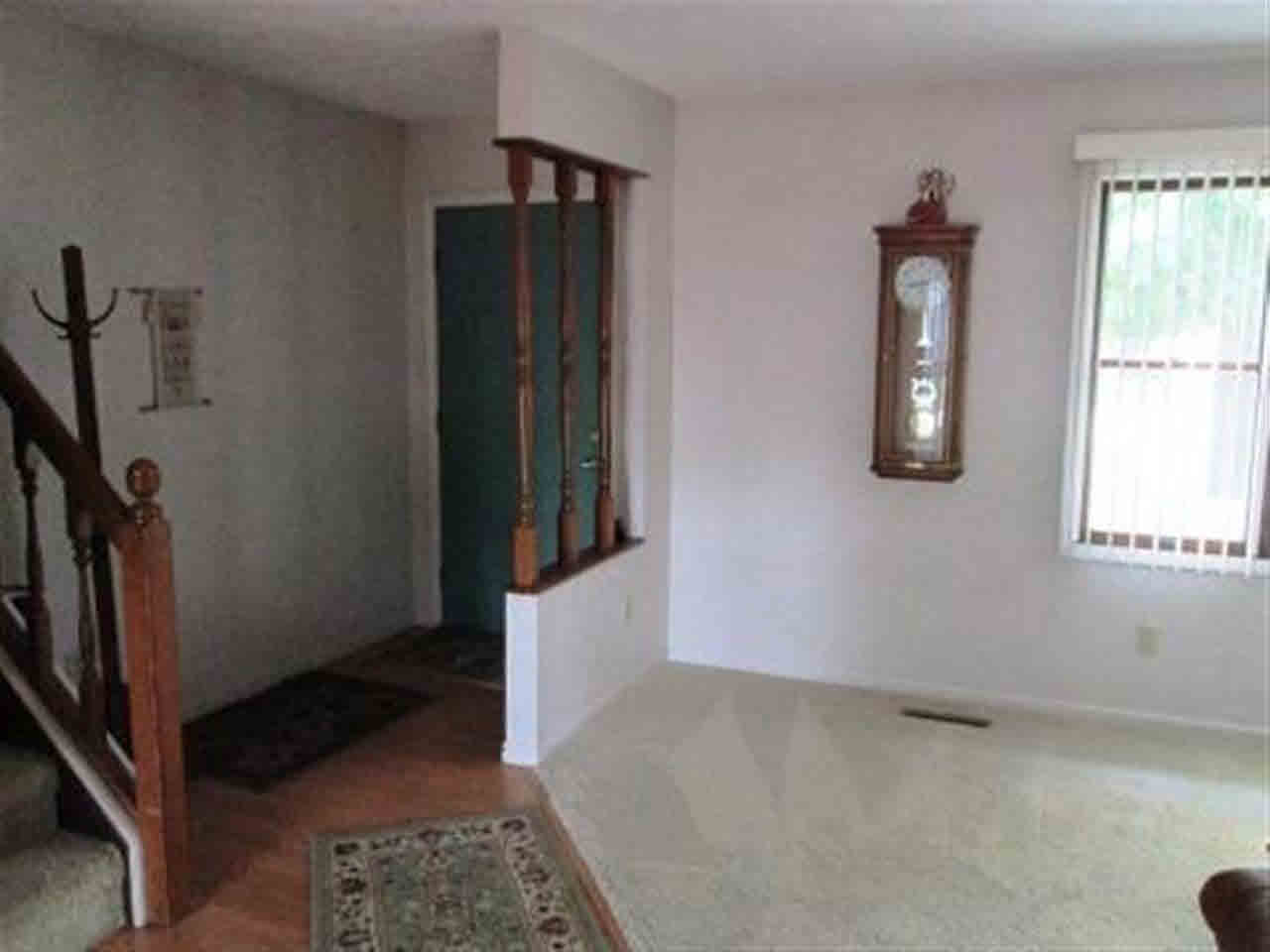 206 Hawthorne Dr, Goshen, IN 46526 photo 4