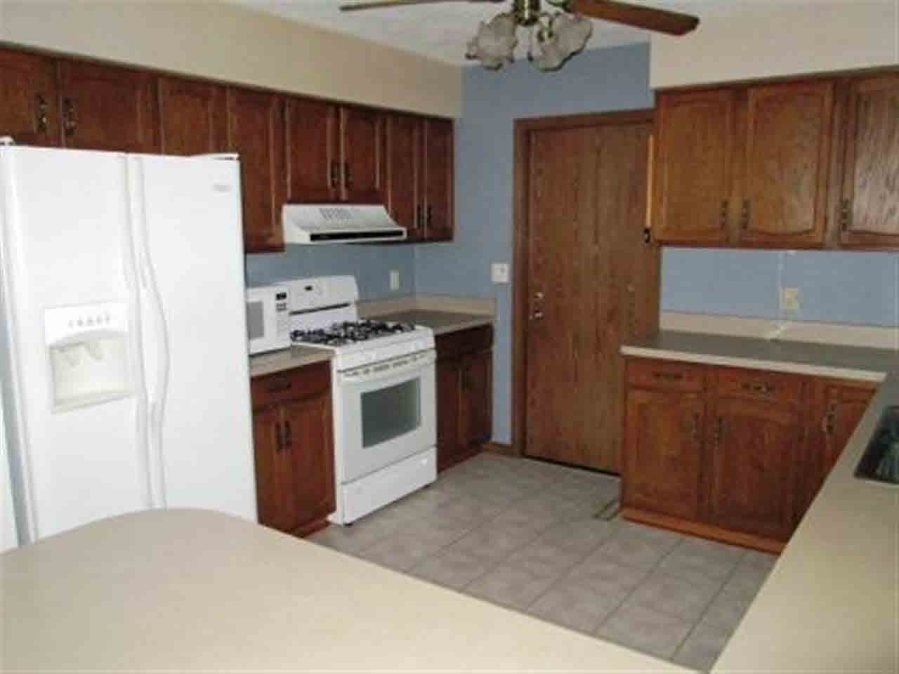 206 Hawthorne Dr, Goshen, IN 46526 photo 8