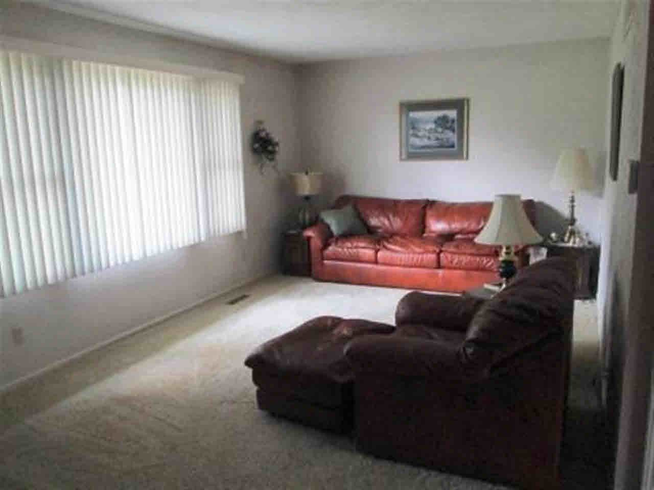 206 Hawthorne Dr, Goshen, IN 46526 photo 2