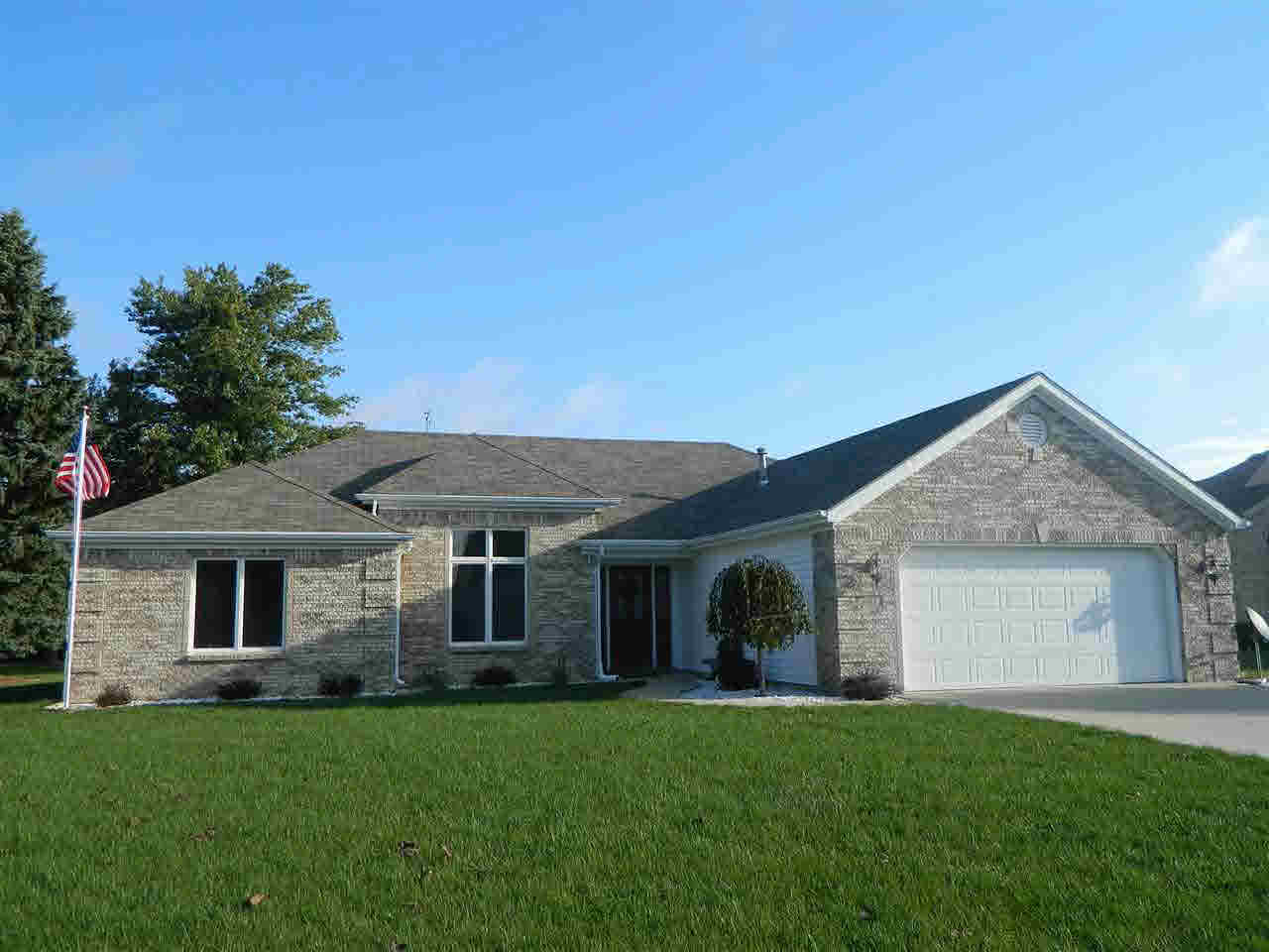 3705 Shawnee Dr, Warsaw, IN 46582 photo 1