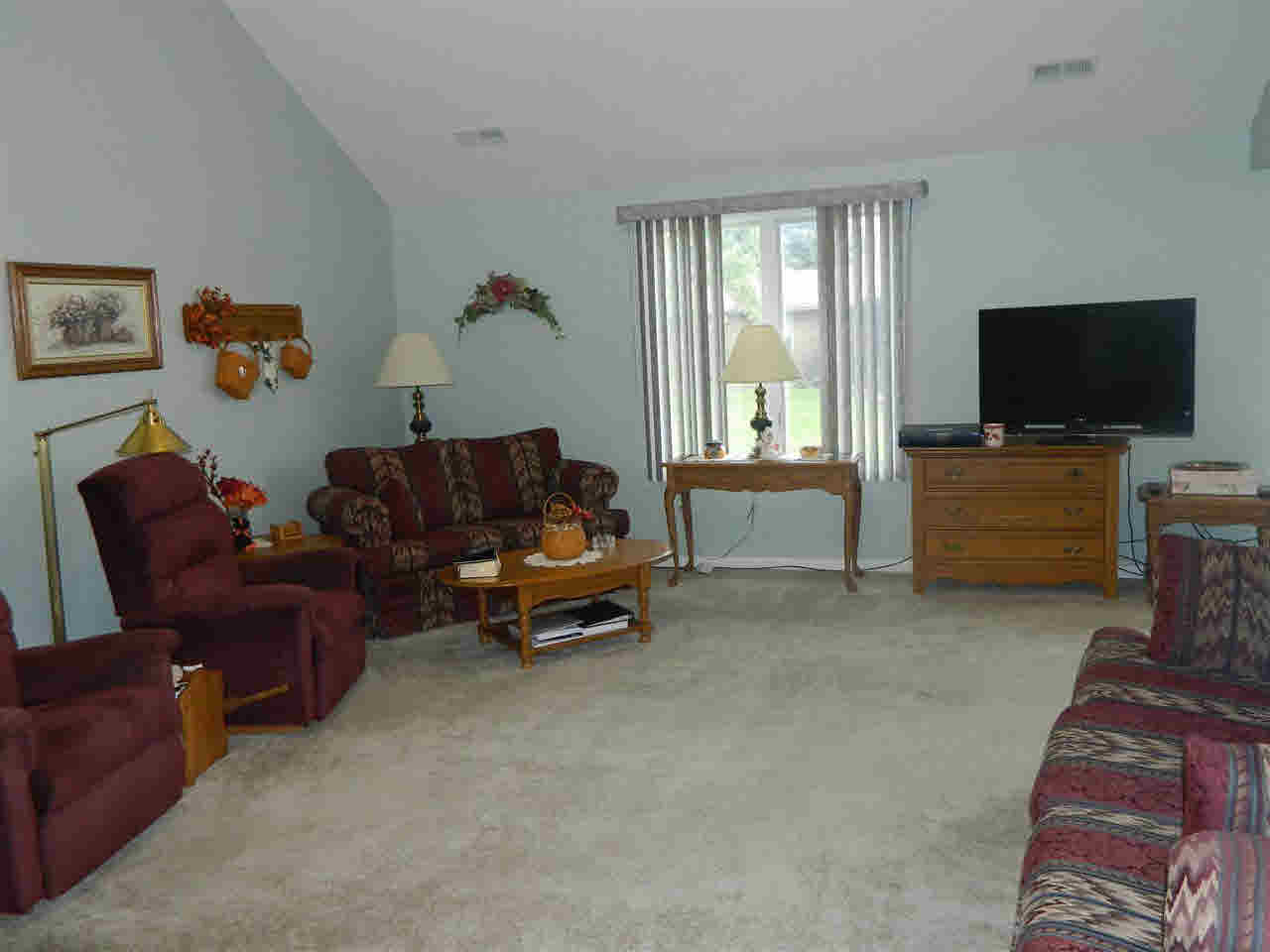 3705 Shawnee Dr, Warsaw, IN 46582 photo 2