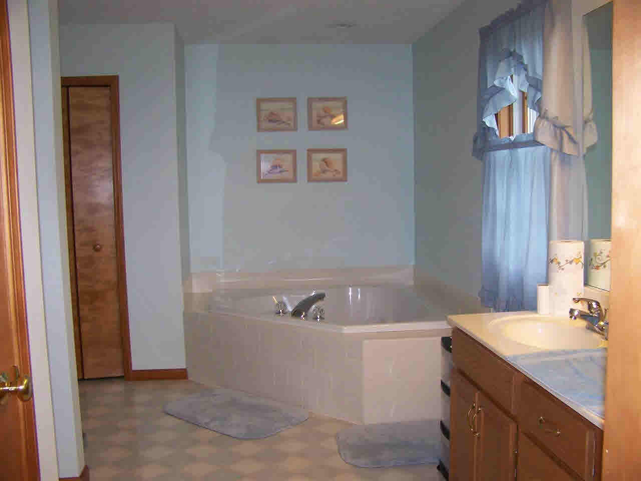 9227 E Snow White Rd, Syracuse, IN 46732 photo 5