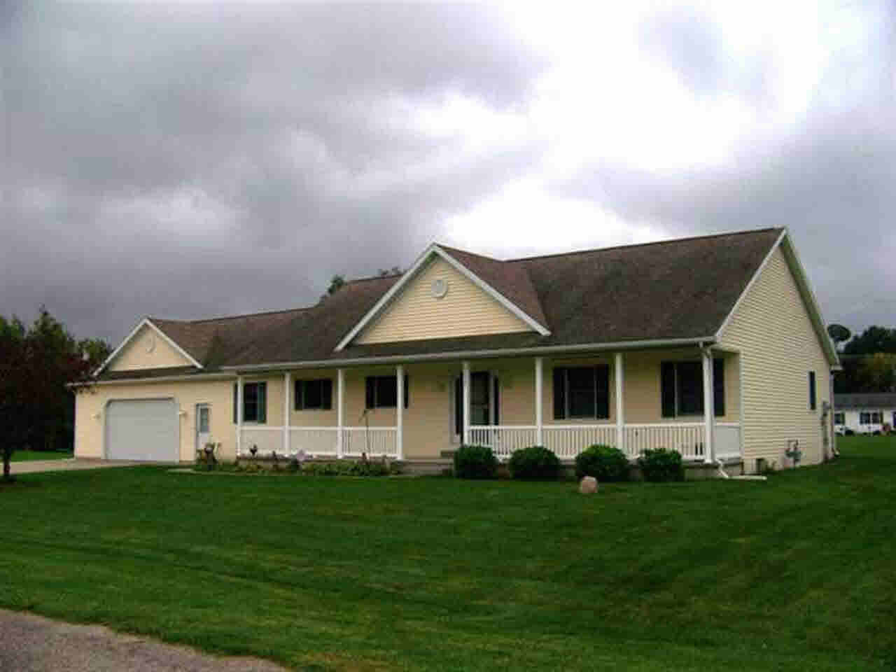 9227 E Snow White Rd, Syracuse, IN 46732 photo 1