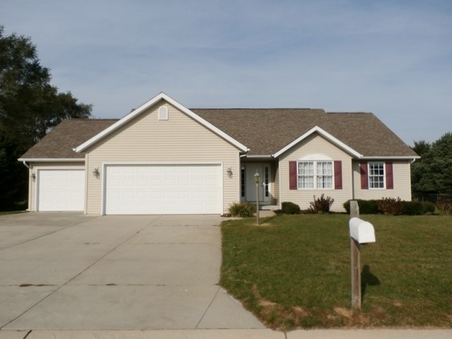 10093 Benamin Dr, Granger, IN 46530 photo 1