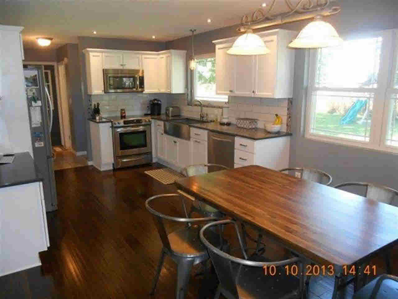 410 W Harrison St, Mentone, IN 46539 photo 2