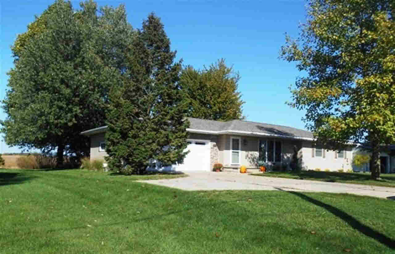 410 W Harrison St, Mentone, IN 46539 photo 1