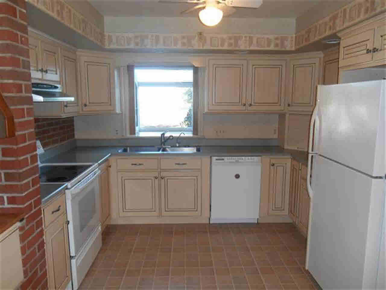 1566 W Union St, Ligonier, IN 46767 photo 2