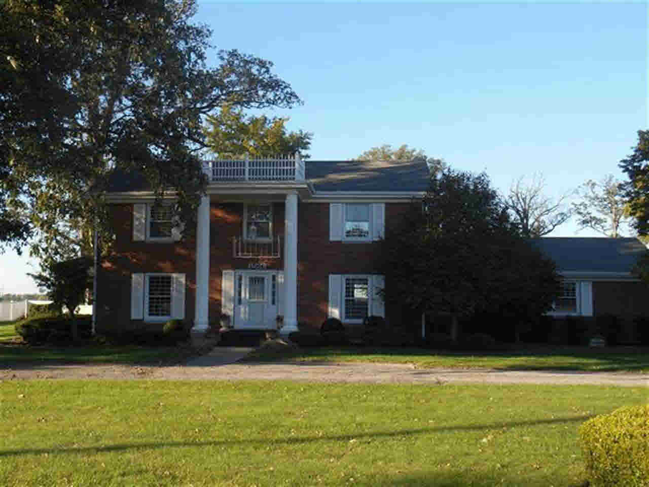 1566 W Union St, Ligonier, IN 46767 photo 1