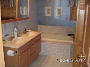 4168 Blackthorne Dr, Gas City, IN 46933 photo 10