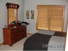 4168 Blackthorne Dr, Gas City, IN 46933 photo 18
