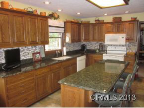 1711 Bramoor Dr, Kokomo, IN 46902 photo 2