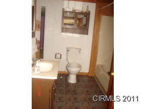 423 E 9th St, Fairmount, IN 46928 photo 5