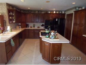 751 Riverview Dr, Kokomo, IN 46901 photo 2