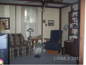 403 E 4th St, North Manchester, IN 46962 photo 2