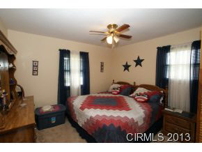 726 Holiday Dr, Greentown, IN 46936 photo 5