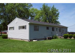 17 Cloverleaf Dr, Wabash, IN 46992 photo 2