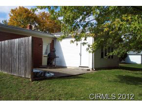 9 Cloverleaf Dr, Wabash, IN 46992 photo 2