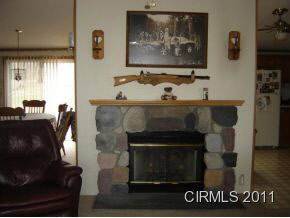 8325 E Lewisburg Rd, Peru, IN 46970 photo 3