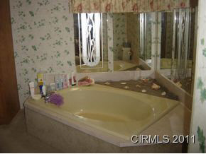 8325 E Lewisburg Rd, Peru, IN 46970 photo 7