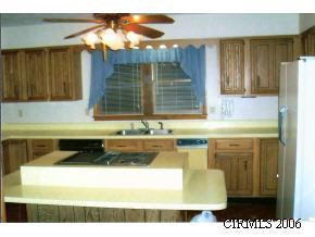 123 E Main St, Greentown, IN 46936 photo 2