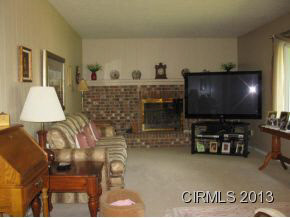 1128 Rosewood Dr, Peru, IN 46970 photo 2