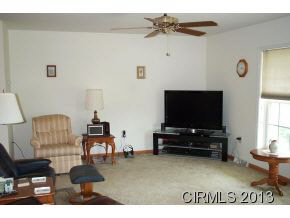 2438 W Pebble Dr, Peru, IN 46970 photo 2