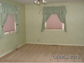 504 W Gardner Ct, Marion, IN 46952 photo 3