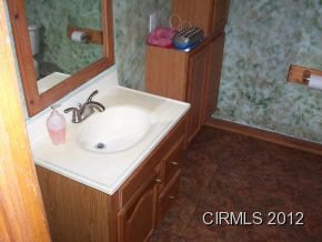 2206 S Gallatin St, Marion, IN 46953 photo 8