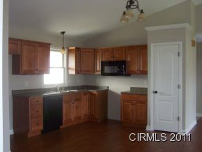 325 Allison Dr, Atlanta, IN 46031 photo 2