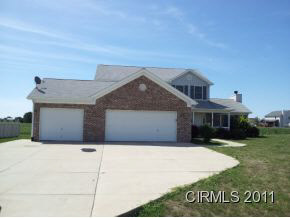 302 Eagle Dr, Sweetser, IN 46987 photo 1