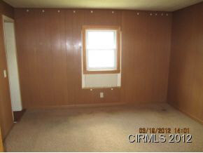 230 E Washington Ave, Peru, IN 46970 photo 4