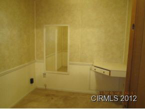 230 E Washington Ave, Peru, IN 46970 photo 5