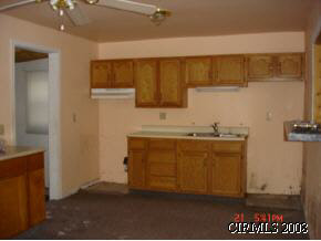 407 E 4th St, Fairmount, IN 46928 photo 2