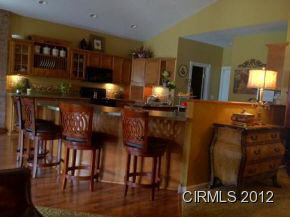 708 Maple St, Sweetser, IN 46987 photo 2