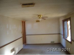 241 E Franklin St, Sweetser, IN 46987 photo 3