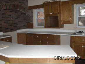 412 E Washington St, Fairmount, IN 46928 photo 5